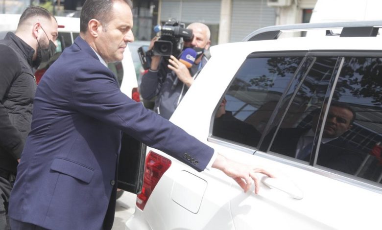 Një ish-kryeprokuror në kërkim: Nga “non grata”, në azilant politik… Një ish-kryeprokuror në kërkim: Nga “non grata”, në azilant politik…