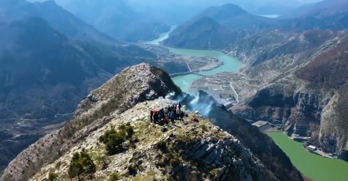Maja e Murgës, 7 mijë turistë shijuan mrekullinë mbi liqenin e Komanit