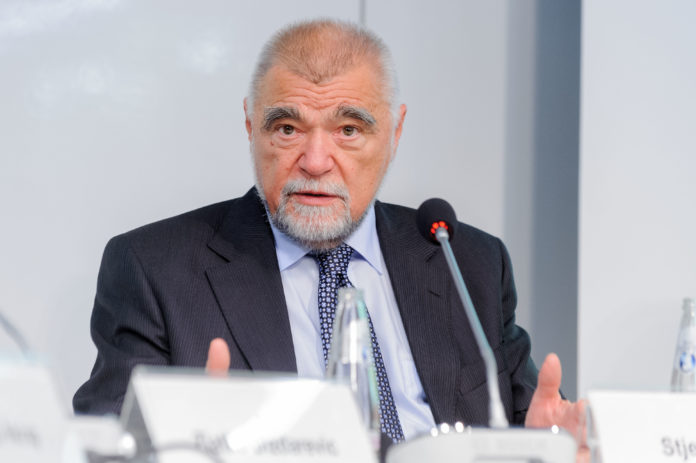 Mesiq: Serbia është problemi i rajonit, s’mund ta arrijë Kosovën në asnjë mënyrë Mesiq: Serbia është problemi i rajonit, s’mund ta arrijë Kosovën në asnjë mënyrë