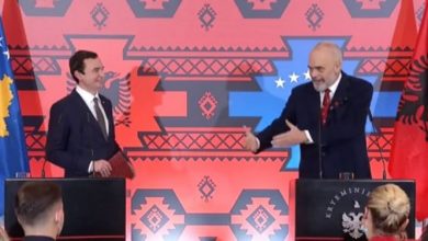 Batuta e Ramës me gazetarët pas konferencës me Albinin: Mos ikni pa bereqetin e vaktit të drekës Batuta e Ramës me gazetarët pas konferencës me Albinin: Mos ikni pa bereqetin e vaktit të drekës