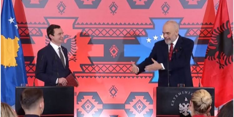 Batuta e Ramës me gazetarët pas konferencës me Albinin: Mos ikni pa bereqetin e vaktit të drekës Batuta e Ramës me gazetarët pas konferencës me Albinin: Mos ikni pa bereqetin e vaktit të drekës