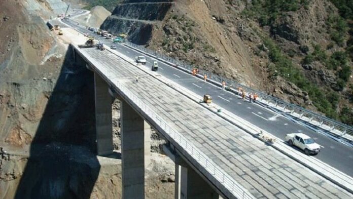 Qeveritë kanë paguar 53 mln euro për Rrugën e Arbrit, para se të jepej koncesioni Qeveritë kanë paguar 53 mln euro për Rrugën e Arbrit, para se të jepej koncesioni