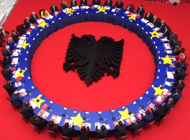 Konjufcka të martën në Tiranë: Shqipëria e Kosova do nënshkruajnë marrëveshje bashkëpunimi mes dy parlamenteve Konjufcka të martën në Tiranë: Shqipëria e Kosova do nënshkruajnë marrëveshje bashkëpunimi mes dy parlamenteve