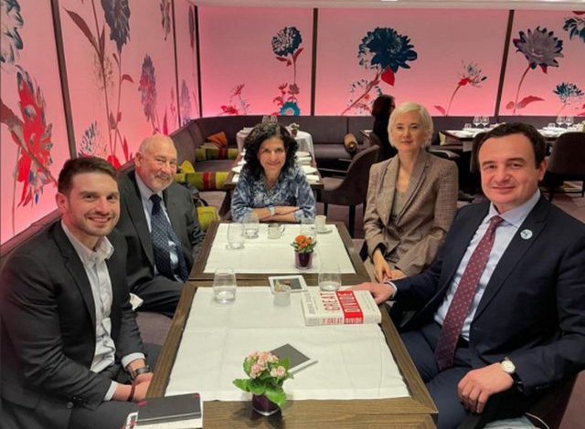 FOTO/ Pas Ramës, Alex Soros darkon me Albin Kurtin dhe bashkëshorten e tij në Paris FOTO/ Pas Ramës, Alex Soros darkon me Albin Kurtin dhe bashkëshorten e tij në Paris