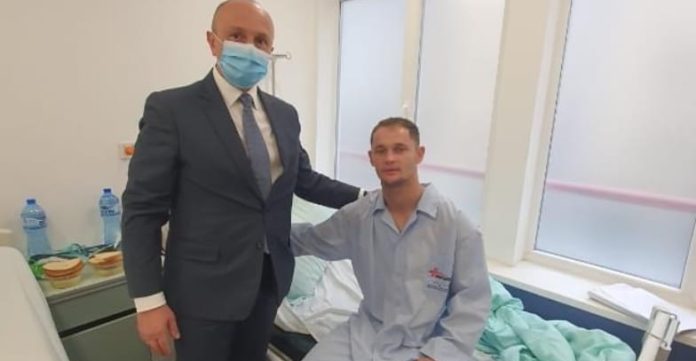 “Vetëm unë nuk po flija, e pashë ngjarjen me sy”, i mbijetuari i tragjedisë në Bullgari rrëfen tmerrin: Theva xhamin e dritares, brenda ishte tym i zi “Vetëm unë nuk po flija, e pashë ngjarjen me sy”, i mbijetuari i tragjedisë në Bullgari rrëfen tmerrin: Theva xhamin e dritares, brenda ishte tym i zi