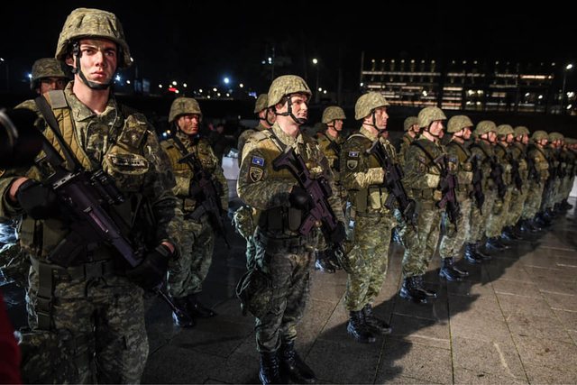 Kosova “tregon dhëmbët”, nxjerr në rrugë ushtrinë në ditën e Forcave të Mbrojtjes Kosova “tregon dhëmbët”, nxjerr në rrugë ushtrinë në ditën e Forcave të Mbrojtjes