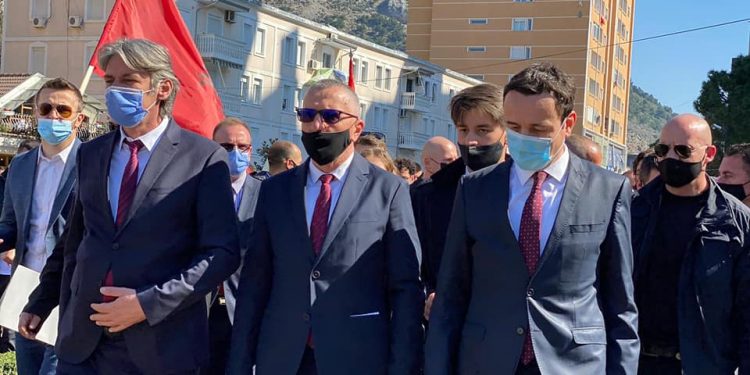 Aleancë me antishqiptarë! Aleancë me antishqiptarë!