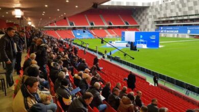 Mbi 4 mijë deri më tani/ Ekrani i madh numëron delegatët, stadiumi në një zë: Luli ik, Basha ik