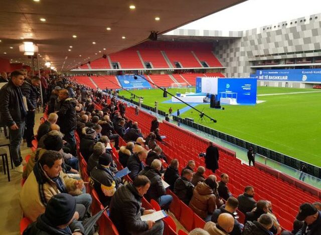 Mbi 4 mijë deri më tani/ Ekrani i madh numëron delegatët, stadiumi në një zë: Luli ik, Basha ik