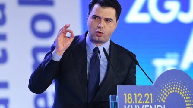 “Lejova 8 vite Berishën të sillej si kryetar i dytë”, Basha u kërkon falje demokratëve: Tani mori fund!