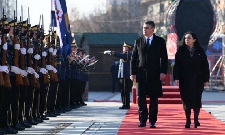 Në Serbi bëhen nervoz me presidentin kroat: Lobisti i ri i Kosovës tashmë ka lindur Në Serbi bëhen nervoz me presidentin kroat: Lobisti i ri i Kosovës tashmë ka lindur