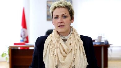 Vucic po bën ‘spastrim modern etnik’ ndaj shqiptarëve, thotë kryebashkiakia e Preshevës Vucic po bën ‘spastrim modern etnik’ ndaj shqiptarëve, thotë kryebashkiakia e Preshevës