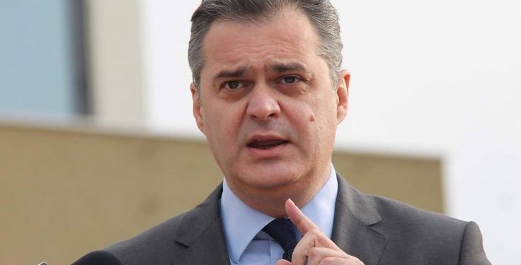 Dashuria e Aleksandër Vuçiç për armët që nuk i përdor dot Dashuria e Aleksandër Vuçiç për armët që nuk i përdor dot