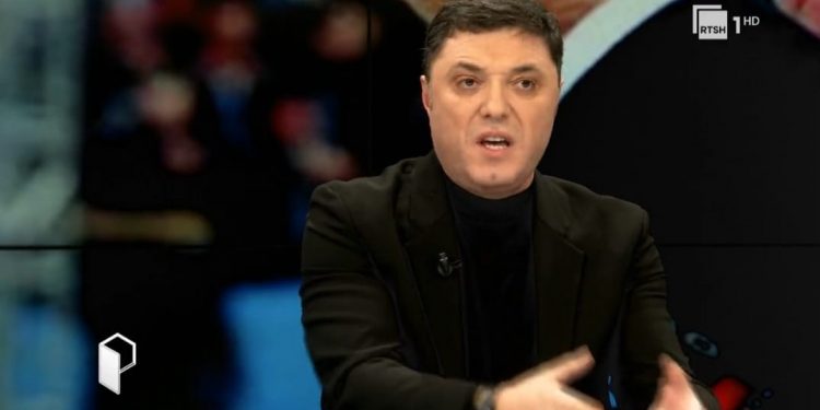 Çollaku për tensionet në veri të Kosovës: Shqipëria duhet të reagojë për kërcënimin e paqes në Ballkan Çollaku për tensionet në veri të Kosovës: Shqipëria duhet të reagojë për kërcënimin e paqes në Ballkan