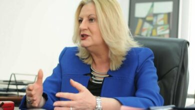 “Po vazhdon lojën e Millosheviçit”/Edita Tahiri zbulon skenarin e Vuçiqit, paralajmëron Ramën “Po vazhdon lojën e Millosheviçit”/Edita Tahiri zbulon skenarin e Vuçiqit, paralajmëron Ramën