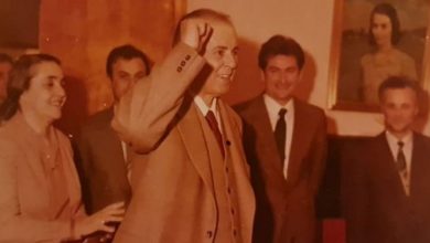 VIDEO/ Nexhmije Hoxha: Takimi i Berishës me Enver Hoxhën dhe si na vinte në shtëpi për ditëlindje. Ishte një fanatik komunist, servil në kulm VIDEO/ Nexhmije Hoxha: Takimi i Berishës me Enver Hoxhën dhe si na vinte në shtëpi për ditëlindje. Ishte një fanatik komunist, servil në kulm