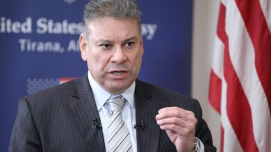 Shpërthen Escobar, kritika për Kurtin: Nuk po e trajton SHBA-në si partnere, deklaratat tona tregojnë qartë për raportet Shpërthen Escobar, kritika për Kurtin: Nuk po e trajton SHBA-në si partnere, deklaratat tona tregojnë qartë për raportet