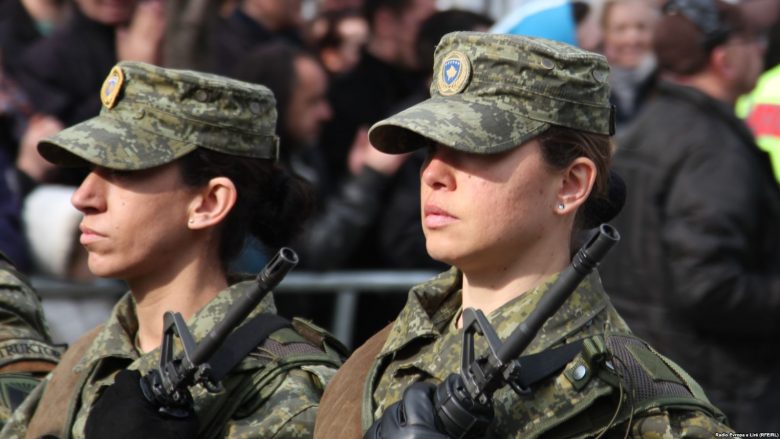 Vetëm rreth 300 gra në uniformë të FSK-së Vetëm rreth 300 gra në uniformë të FSK-së