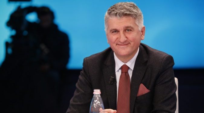 Lërini dënglat jo Jorida, jo Gazi, jo Basha, kryetar PD-je do zgjidhem unë…! Lërini dënglat jo Jorida, jo Gazi, jo Basha, kryetar PD-je do zgjidhem unë…!