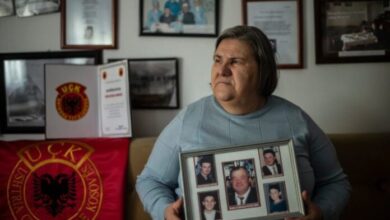 “Njëzet vjet në kërkim të fëmijëve dhe burrit të saj”, media britanike i kushton artikull Ferdonije Qerkezi “Njëzet vjet në kërkim të fëmijëve dhe burrit të saj”, media britanike i kushton artikull Ferdonije Qerkezi