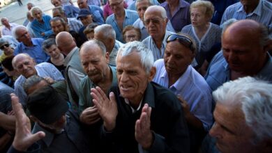 Institucionet janë “çmendur”/ Rreth gjysmë milioni euro pensione për personat e vdekur