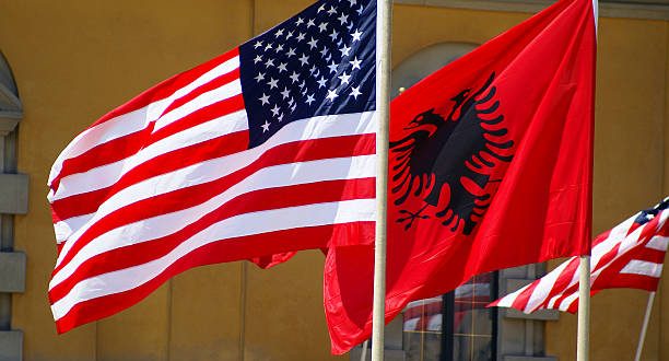 Kush “fshihet” pas dyfishimit të investimeve amerikane në Shqipëri Kush “fshihet” pas dyfishimit të investimeve amerikane në Shqipëri
