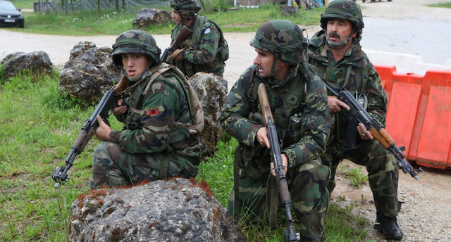 Kosova dhe Shqipëria të gatshme t’i japin SHBA’së dhe NATO’s ushtarakë për krizën në Ukrainë Kosova dhe Shqipëria të gatshme t’i japin SHBA’së dhe NATO’s ushtarakë për krizën në Ukrainë