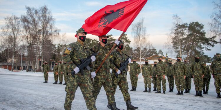 Kthimi i shërbimit ushtarak i domosdoshëm, të paktën në Shqipëri?! Kthimi i shërbimit ushtarak i domosdoshëm, të paktën në Shqipëri?!