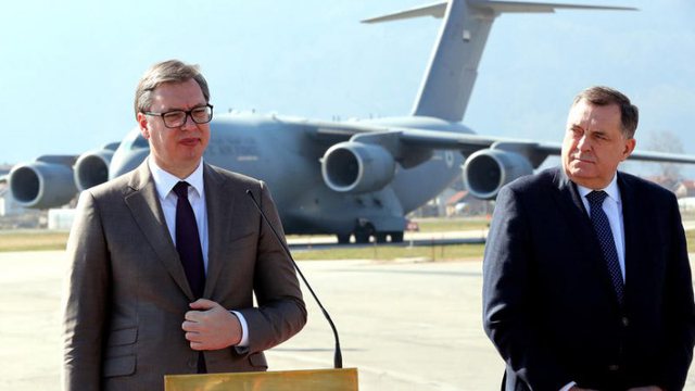Grenell po lobon, Vuçiç ofron ndihmë për largimin e Dodik nga presidenca e Bosnjes