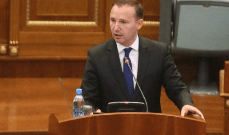 Deputeti “tall keq” Albin Kurtin për krizën energjetike: Nuk ka terr që të sfidon ty, ti je ylli që ndriçon botën Deputeti “tall keq” Albin Kurtin për krizën energjetike: Nuk ka terr që të sfidon ty, ti je ylli që ndriçon botën