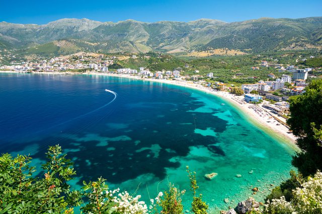 Shqipëria po josh turistët britanikë, në janar prenotimet nga ishulli u rritën me 50 për qind Shqipëria po josh turistët britanikë, në janar prenotimet nga ishulli u rritën me 50 për qind