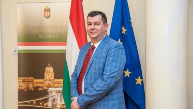 Ambasadori hungarez shuan shpresat serbe se Hungaria mund ta ç`njoh Kosovën Ambasadori hungarez shuan shpresat serbe se Hungaria mund ta ç`njoh Kosovën