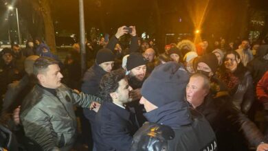 Abazoviç përplaset me protestuesit: ‘Kurrë nuk kam tradhtuar njeri’ Abazoviç përplaset me protestuesit: ‘Kurrë nuk kam tradhtuar njeri’