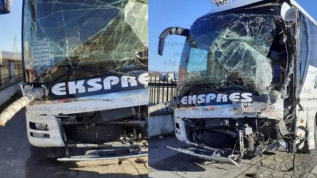 Aksident i rëndë në Bullgari/ Autobusi me 29 pasagjerë nga Kosova përplaset me kamionin Aksident i rëndë në Bullgari/ Autobusi me 29 pasagjerë nga Kosova përplaset me kamionin