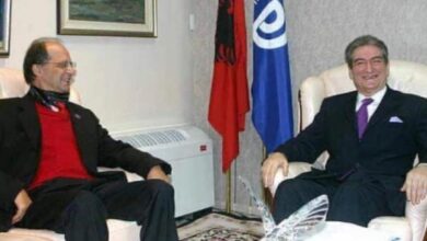 Berisha kujton Rugovën dhe akuzon Ramën: Bllokon vendosjen e shtatores së tij në Tiranë Berisha kujton Rugovën dhe akuzon Ramën: Bllokon vendosjen e shtatores së tij në Tiranë