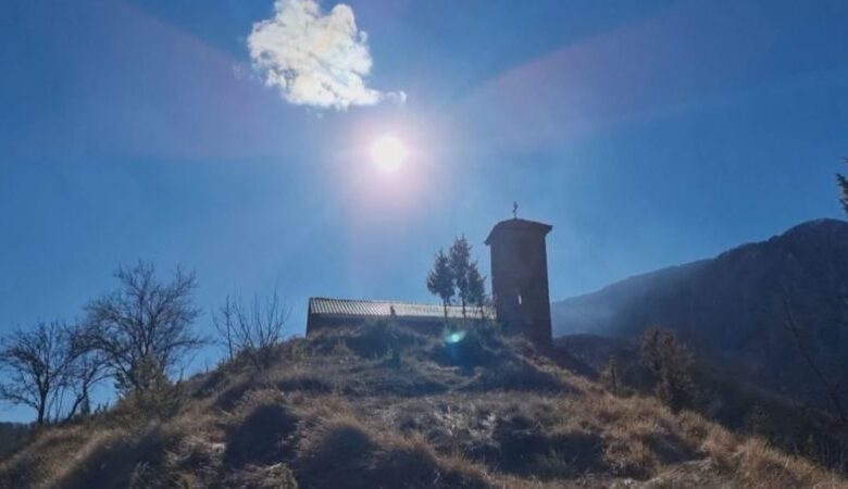 FOTOT: Fshati shqiptar ku dikur jetonin 10 mijë banorë dhe sot ka vetëm 5 familje FOTOT: Fshati shqiptar ku dikur jetonin 10 mijë banorë dhe sot ka vetëm 5 familje