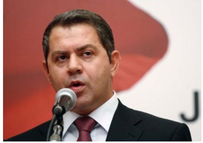 Tensionet Kosovë-Serbi, Shpëtim Idrizi kritik ndaj Kurtit: Çështja kombëtare dhe politika e jashtme nuk është shaka Tensionet Kosovë-Serbi, Shpëtim Idrizi kritik ndaj Kurtit: Çështja kombëtare dhe politika e jashtme nuk është shaka