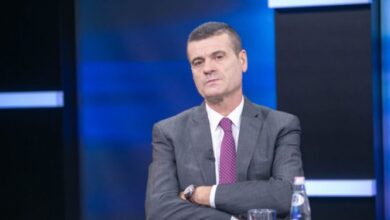 Kartat e djegura që (s’)na përfaqësojnë Kartat e djegura që (s’)na përfaqësojnë