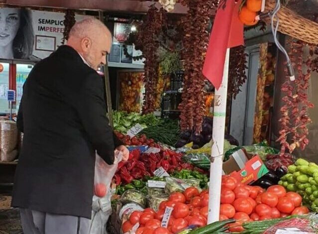 Si u harrua premtimi për heqjen e TVSH-së, shqiptarët paguajnë ushqimet më të shtrenjta në Europë Si u harrua premtimi për heqjen e TVSH-së, shqiptarët paguajnë ushqimet më të shtrenjta në Europë