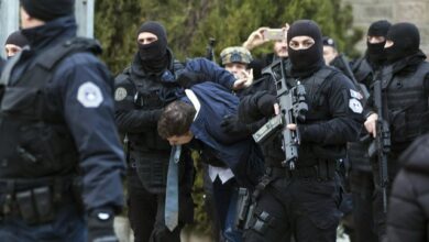 FOTO / Sulmi ndaj Policisë së Kosovës, momenti kur terroristët dërgohen në gjykatë