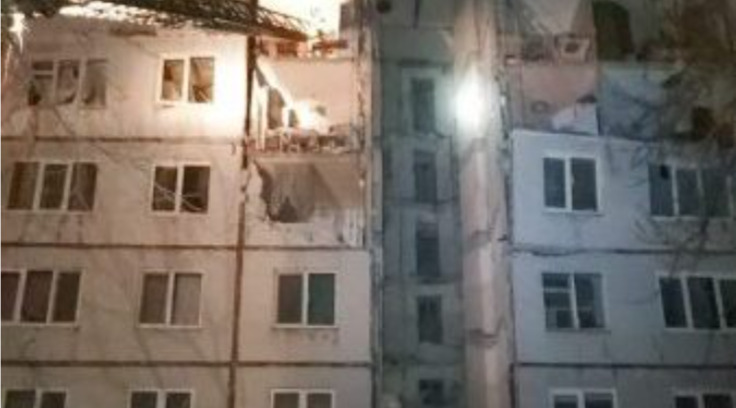 FOTO/ Ushtria ruse godet civilët: Shkatërron me raketë pallatin 9-katësh në Kharkiv, vritet një grua, disa të plagosur