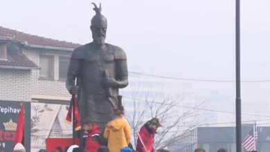 Shtatorja e Skënderbeut në Prizren pritet të ndryshojë/ Skulptori: Duhet të jetë pesë metra Shtatorja e Skënderbeut në Prizren pritet të ndryshojë/ Skulptori: Duhet të jetë pesë metra