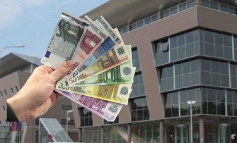 32 zyrtarë serbë paguhen nga Ministria e Arsimit pa shkuar fare në punë 32 zyrtarë serbë paguhen nga Ministria e Arsimit pa shkuar fare në punë