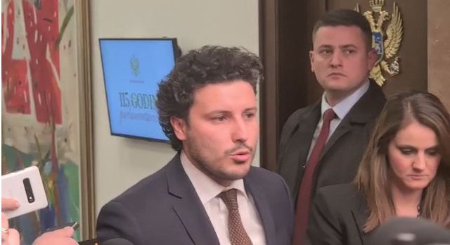 ” Pres që sot qeveria e Malit të Zi të rrëzohet”, Abazoviç: Jam i gatshëm të shkoj dhe në opozitë ” Pres që sot qeveria e Malit të Zi të rrëzohet”, Abazoviç: Jam i gatshëm të shkoj dhe në opozitë