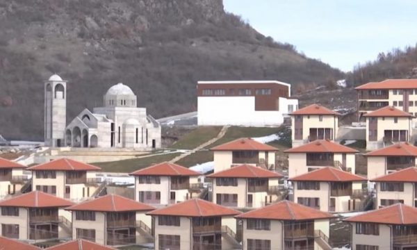 Serbia ndërton ilegalisht shtëpi në veri të Kosovës, por çfarë po ndodh me shtëpitë e shqiptarëve të dëbuar Serbia ndërton ilegalisht shtëpi në veri të Kosovës, por çfarë po ndodh me shtëpitë e shqiptarëve të dëbuar