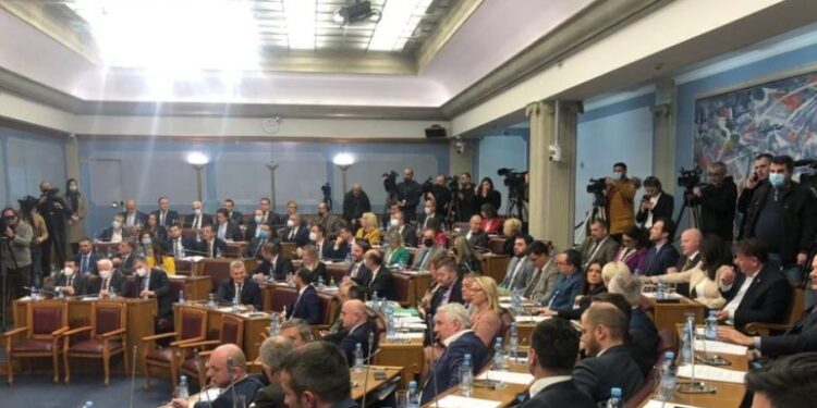 Mediat: Ja shqiptari që pritet të marrë postin e zv.kryeministrit në qeverinë e re të Malit të Zi Mediat: Ja shqiptari që pritet të marrë postin e zv.kryeministrit në qeverinë e re të Malit të Zi