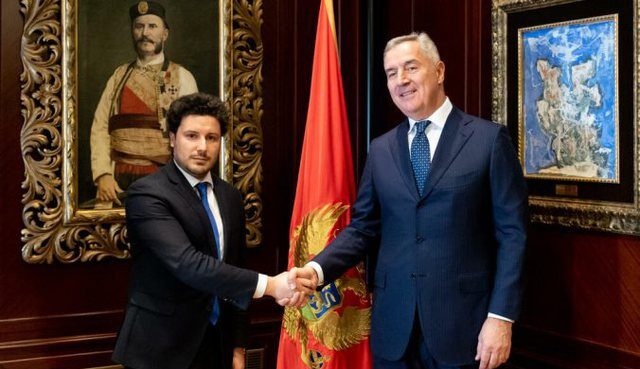 E FUNDIT/ Mali i Zi me kryeministër shqiptar, Gjukanoviç firmos dekretin, mandaton Dritan Abazoviç për krijimin e qeverisë së re E FUNDIT/ Mali i Zi me kryeministër shqiptar, Gjukanoviç firmos dekretin, mandaton Dritan Abazoviç për krijimin e qeverisë së re