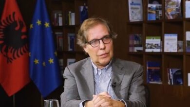 Berisha nuk meriton të fitojë zgjedhje jo vetëm se është i korruptuar, por mbi të gjitha se ka mbetur një diktator! Berisha nuk meriton të fitojë zgjedhje jo vetëm se është i korruptuar, por mbi të gjitha se ka mbetur një diktator!