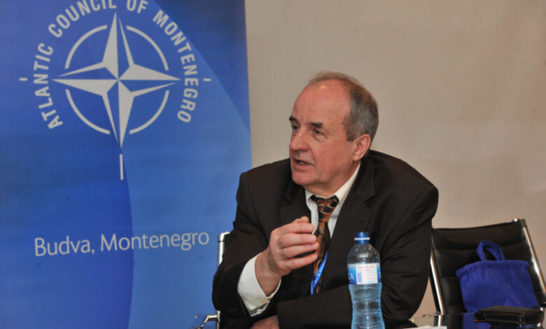 Bugajski: Moska po përpiqet ta shtyjë Serbinë në një konfrontim ushtarak në Kosovë Bugajski: Moska po përpiqet ta shtyjë Serbinë në një konfrontim ushtarak në Kosovë