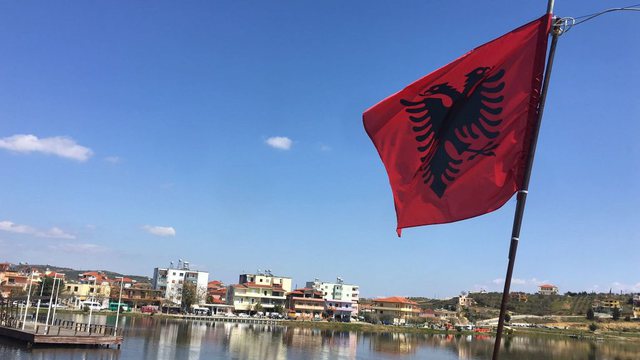 REPORTAZHI: Tek liqeni i Belshit, kryeqytetit hipotetik të shqiptarëve REPORTAZHI: Tek liqeni i Belshit, kryeqytetit hipotetik të shqiptarëve